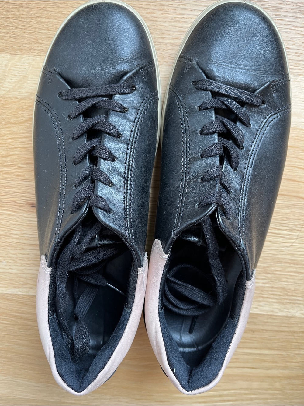 ECCO Black Leather Lace-Up Sneakers with Pink Heel Accent.  SIZE 8 US; 39 EU